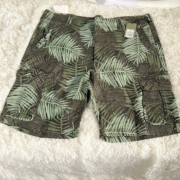 Men’s Goodfellows Green Summer Cargo Utility Shorts - Picture 2 of 9